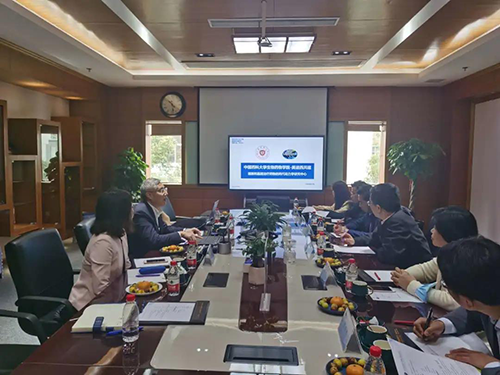 PP电子游戏首席执行官陈春麟博士，商务发展部副总裁蔡金娜博士等人周到欢迎了金能明书记一行。