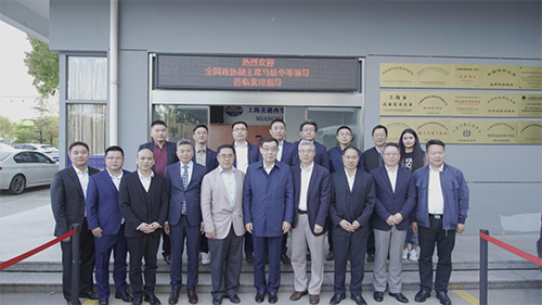 十二届全国政协副主席马培华一行人与PP电子游戏辅导合影